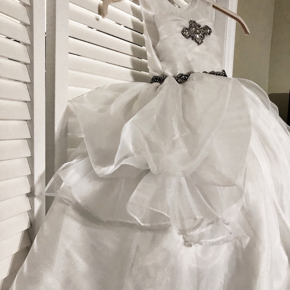 White little girl flower dress